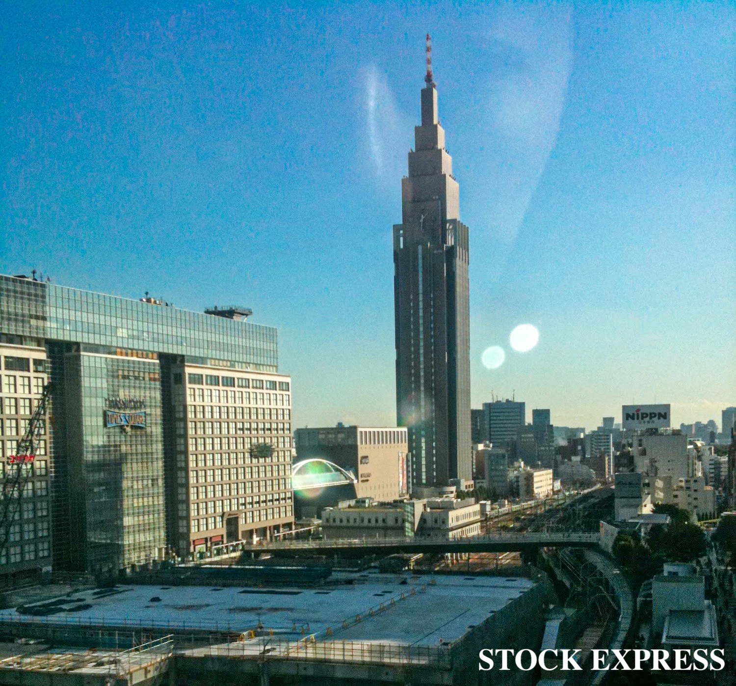 NTTドコモ代々木ビル（ドコモタワー/ 東京・渋谷区）2010年11月10日。撮影：SHUN. STOCK EXPRESS